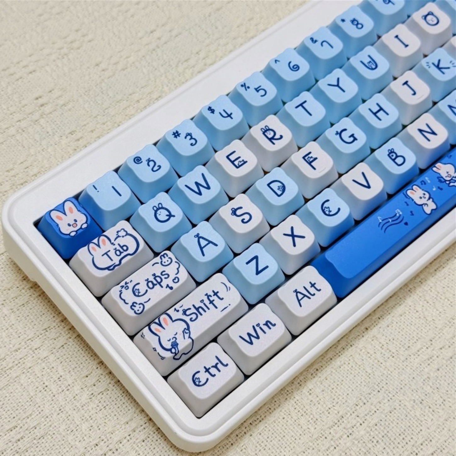Keyboard Gaming Blue Switch - Teclas con diseño de conejo azul,